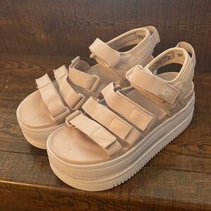 Nike platform sandal size 6